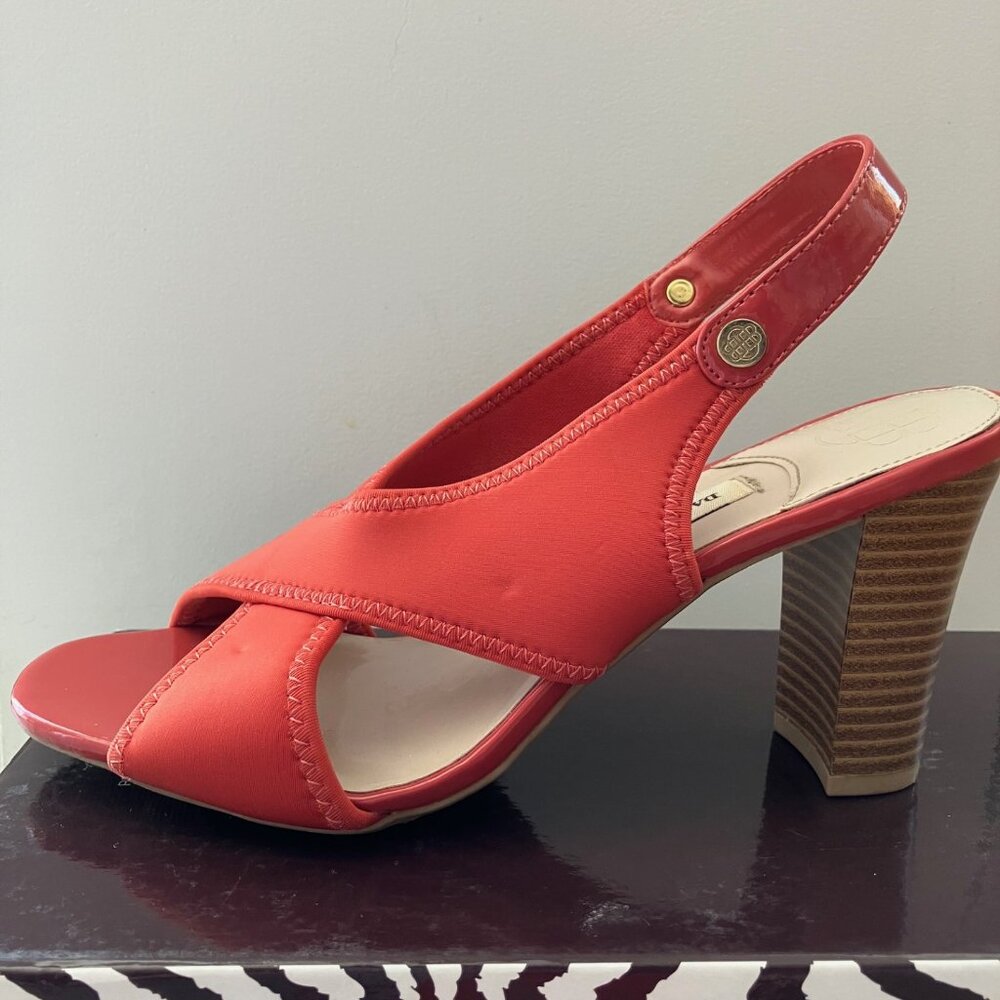 Dana Buchman Sadie Slingback Peep Toe High High Sandals Size 7M Coral